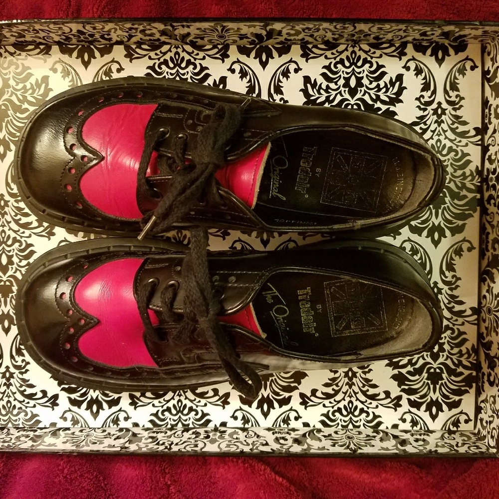 Red and black creepers