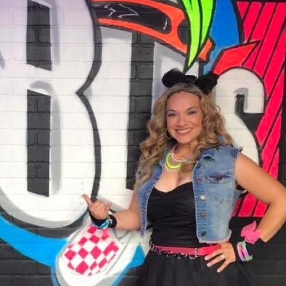 Meet Your Posher, Esmeralda. - Picture 2 of 7