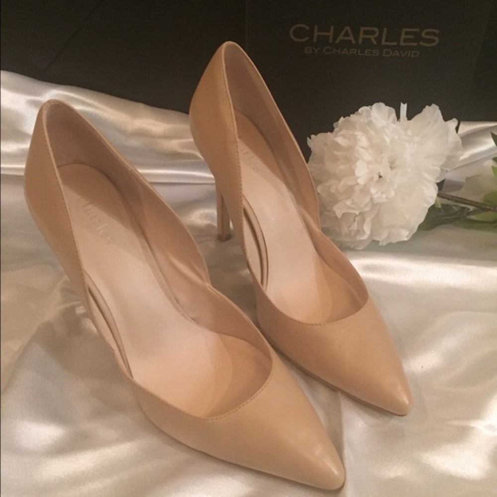 CharlesDavid Nude/Beige size 7 pumps