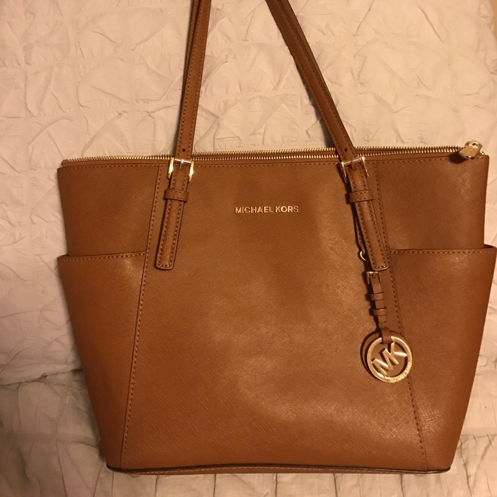Michael Kors Pocket Book