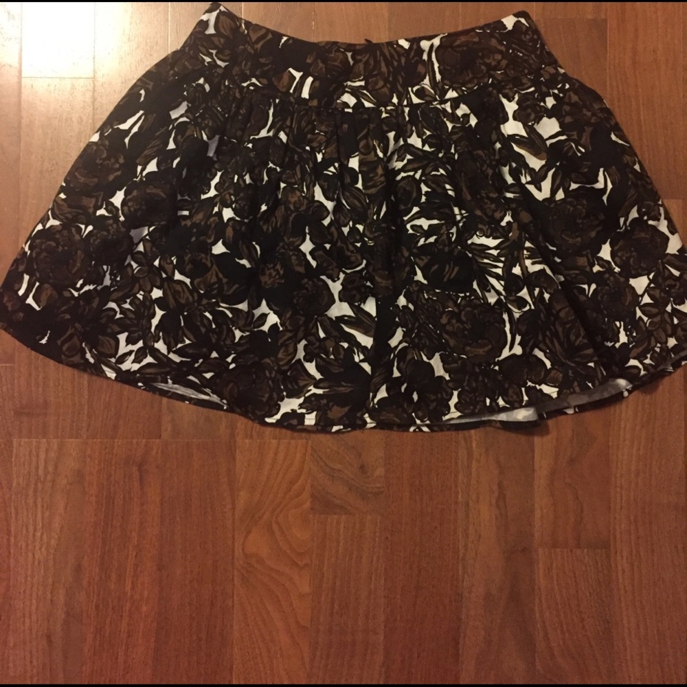 Skirt - Picture 2 of 4