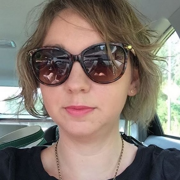 Meet your Posher, Allison - Picture 1 of 1