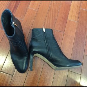 Beautiful Vince Camuto booties