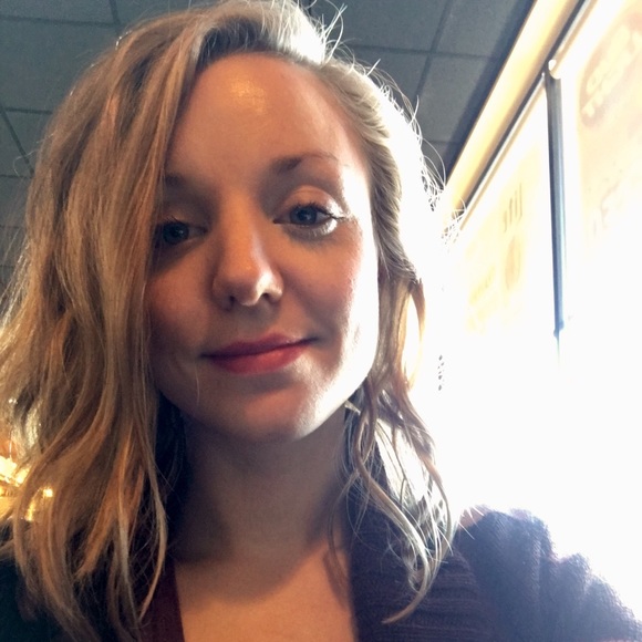 Meet your Posher, Katie - Picture 1 of 1