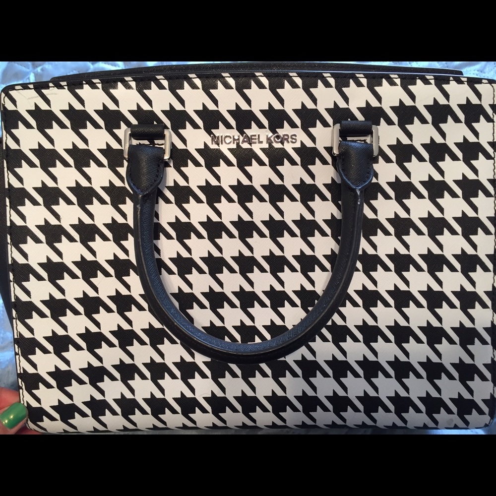 Large Selma Blk & White Michael Kors
