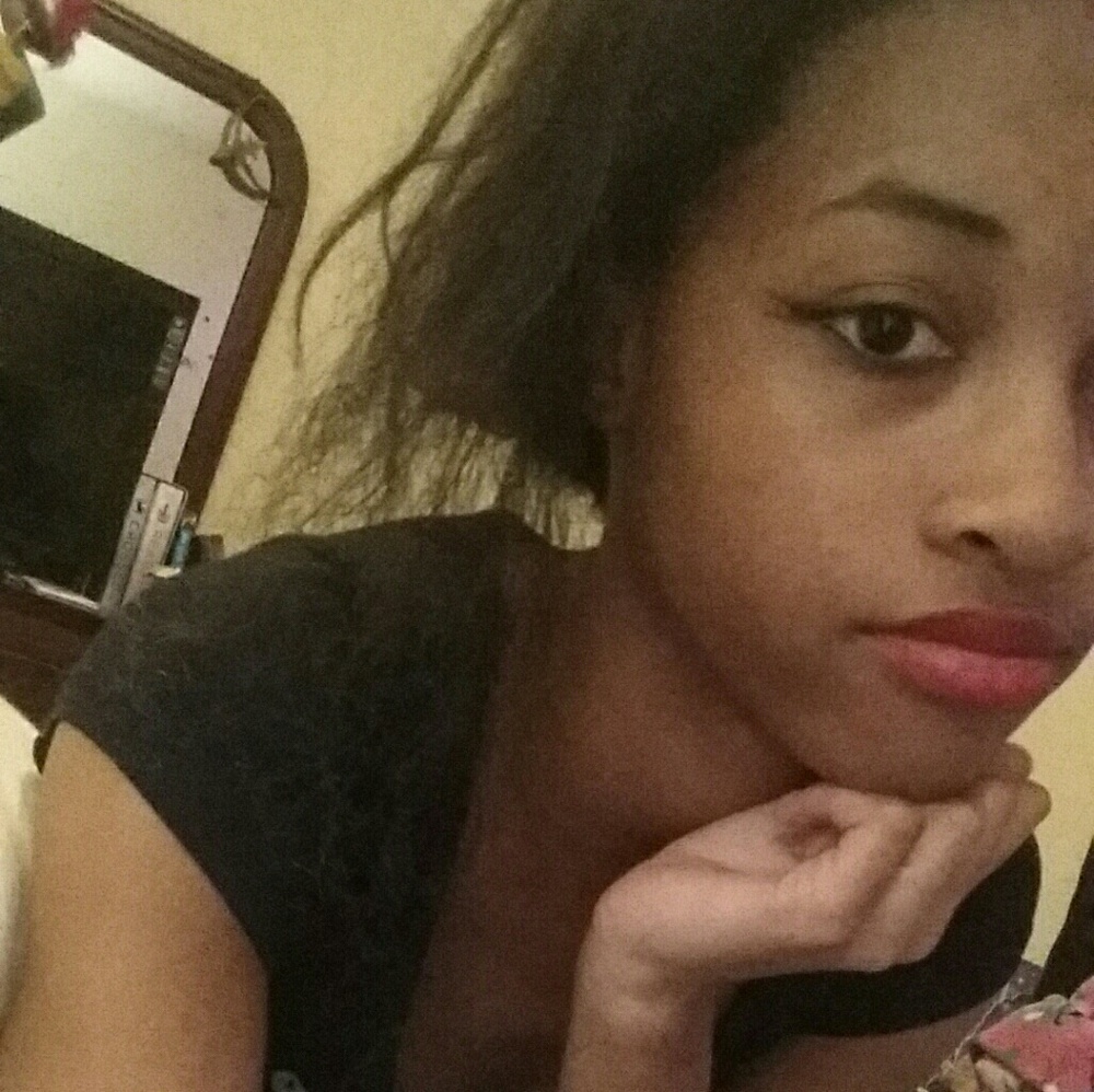 Meet your Posher, Makayla