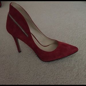 Red pumps