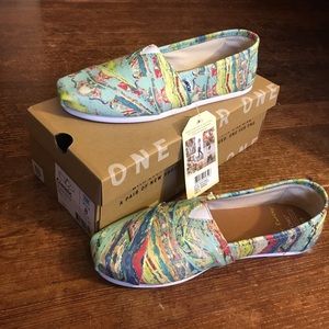 Colorful Toms with box
