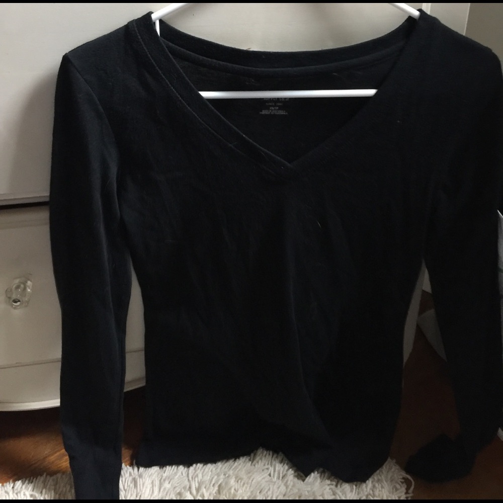 Black long sleeve v-neck