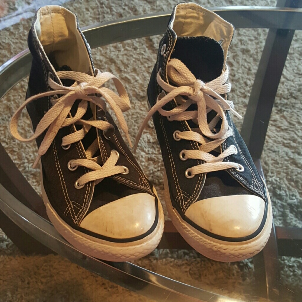 Kids size 3 Converse tennis shoes