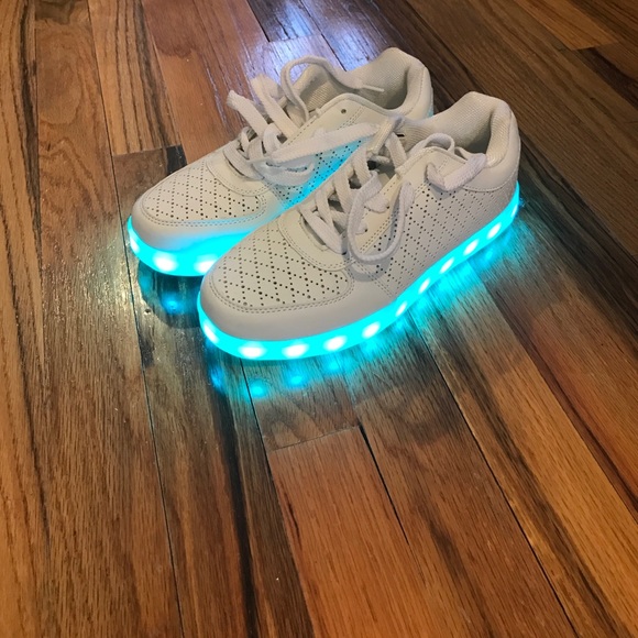 LED light up shoes. - Picture 2 of 4