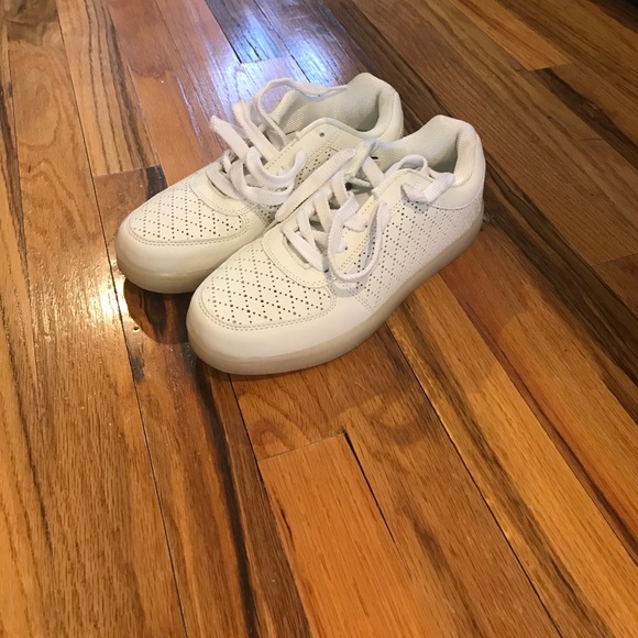 LED light up shoes. - Picture 3 of 4
