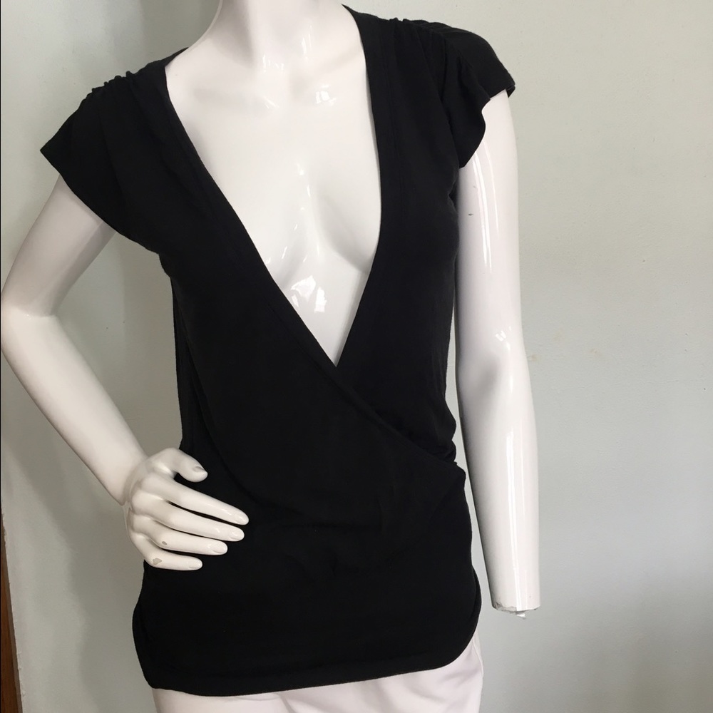 Express deep V-cut top