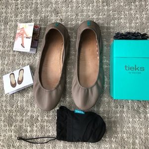 Taupe Tieks