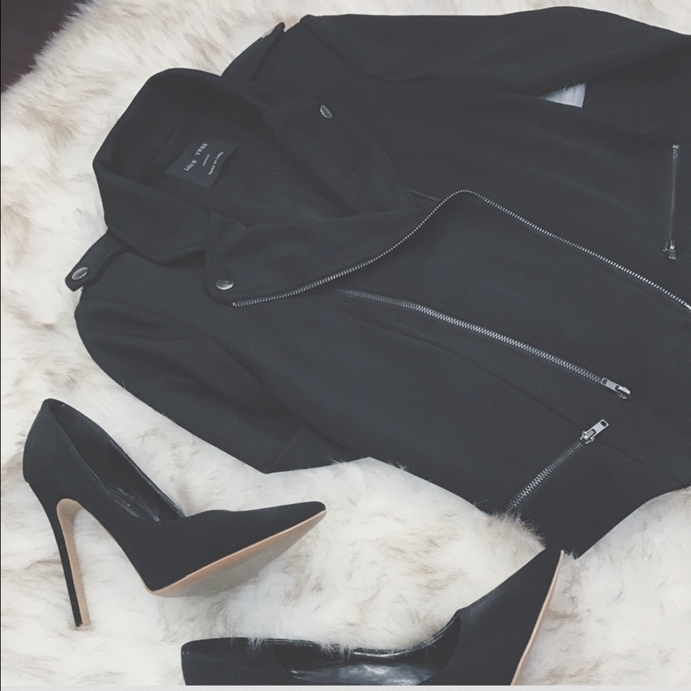 Zip up black jacket blazer