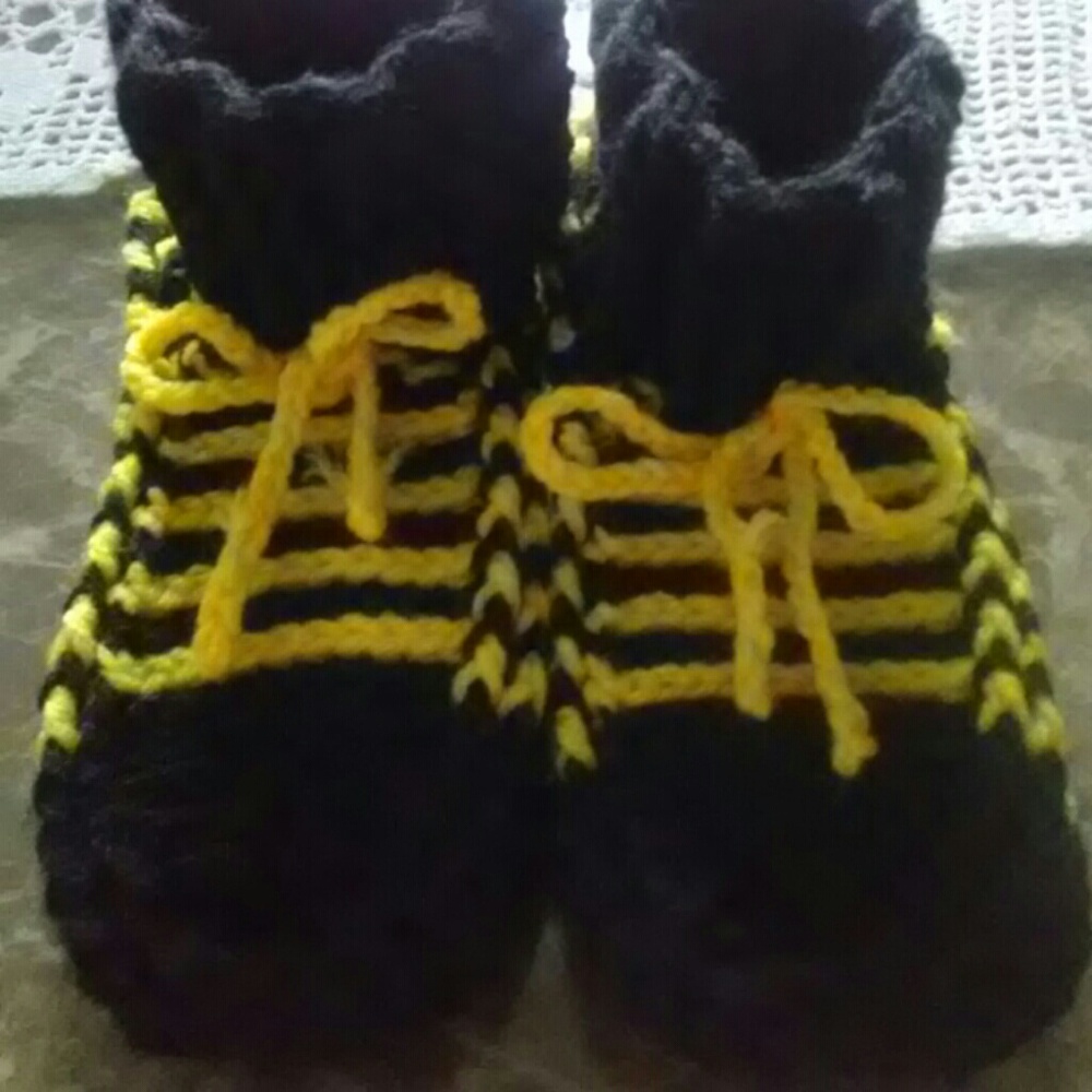 Crochet hand made be slippers