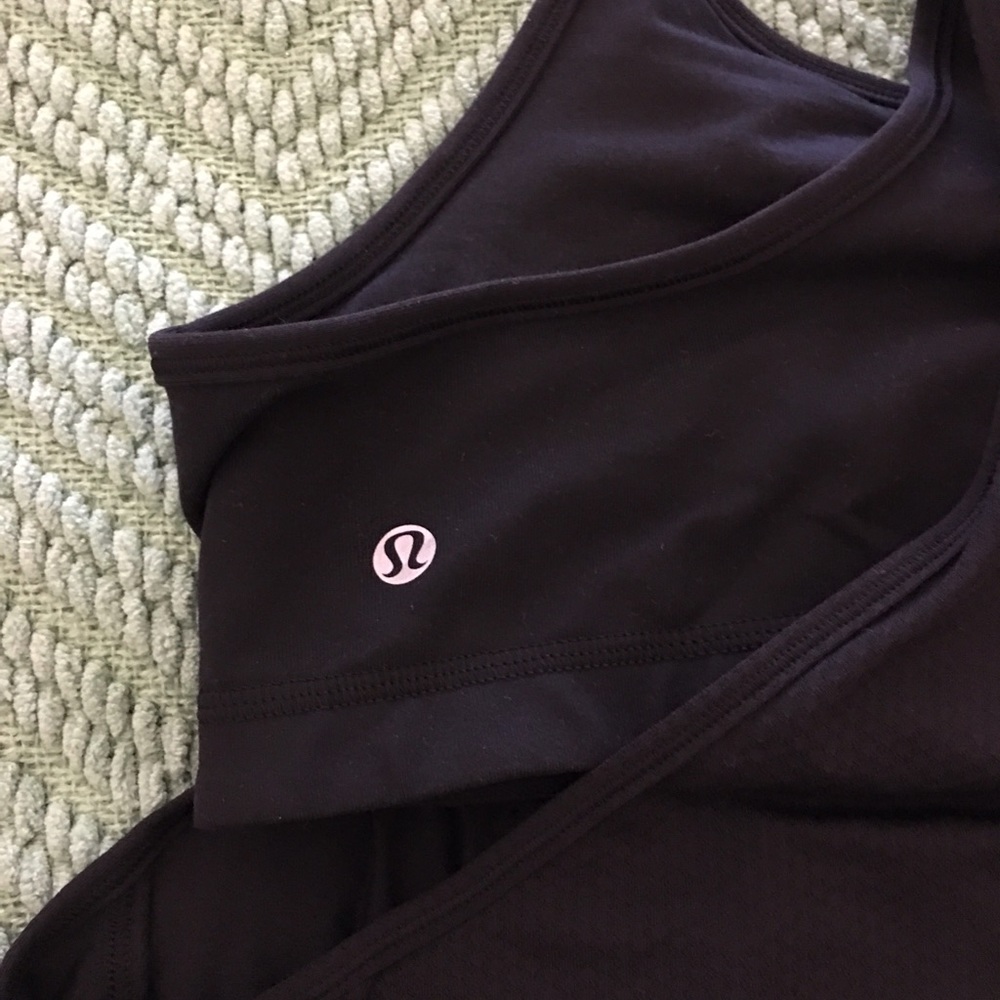 Lululemon black tank with built in bra