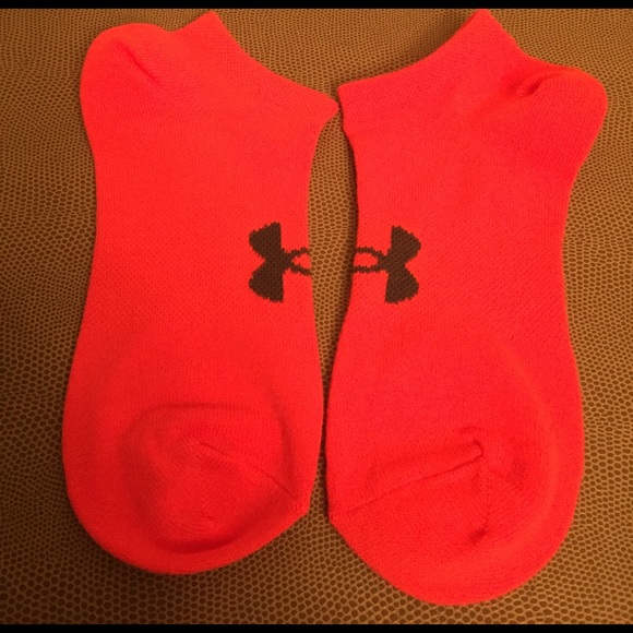 RESTOCKED! 1-6PK LEFT! Under Armour Socks, 6PK - Picture 4 of 8