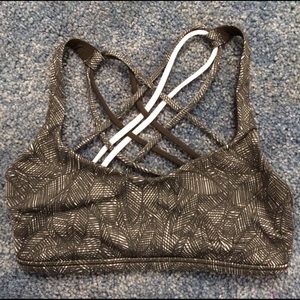 Lululemon free to be wild sports bra size 4