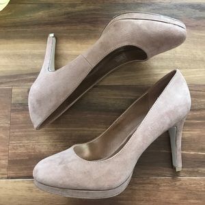 BRAND NEW Steve Madden Dark Nude Pumps!