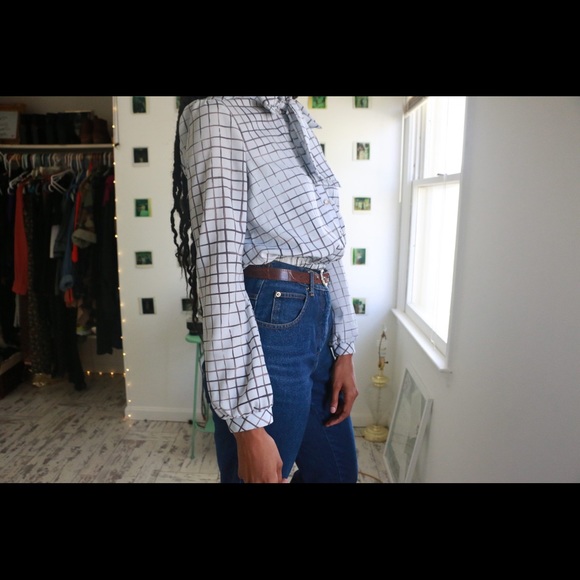 🎉SOLD🎉Collared Grid Blouse - Picture 2 of 3