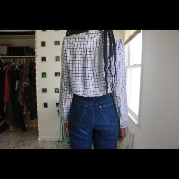 🎉SOLD🎉Collared Grid Blouse - Picture 3 of 3