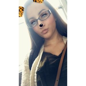 Meet your Posher, Alexis