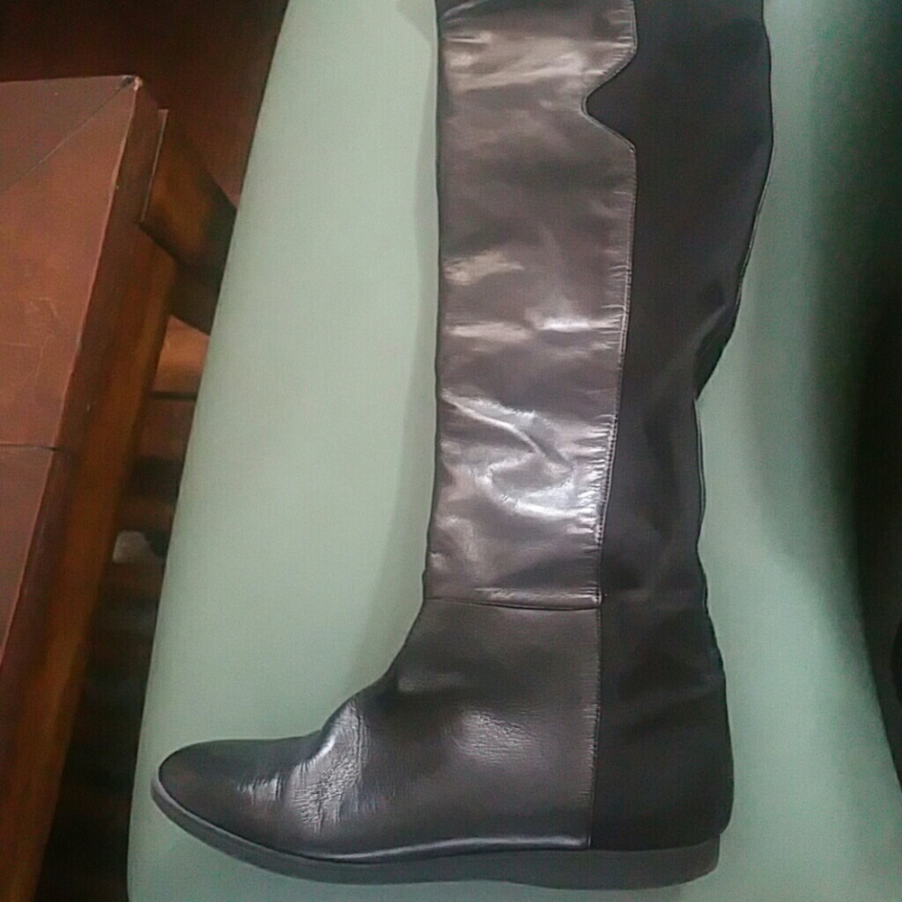 Nine West ultra soft leather and stretch material