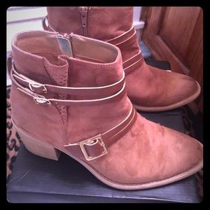 Vintage brown suede booties