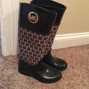 Like new Michael Kors Rainboots!! (7)