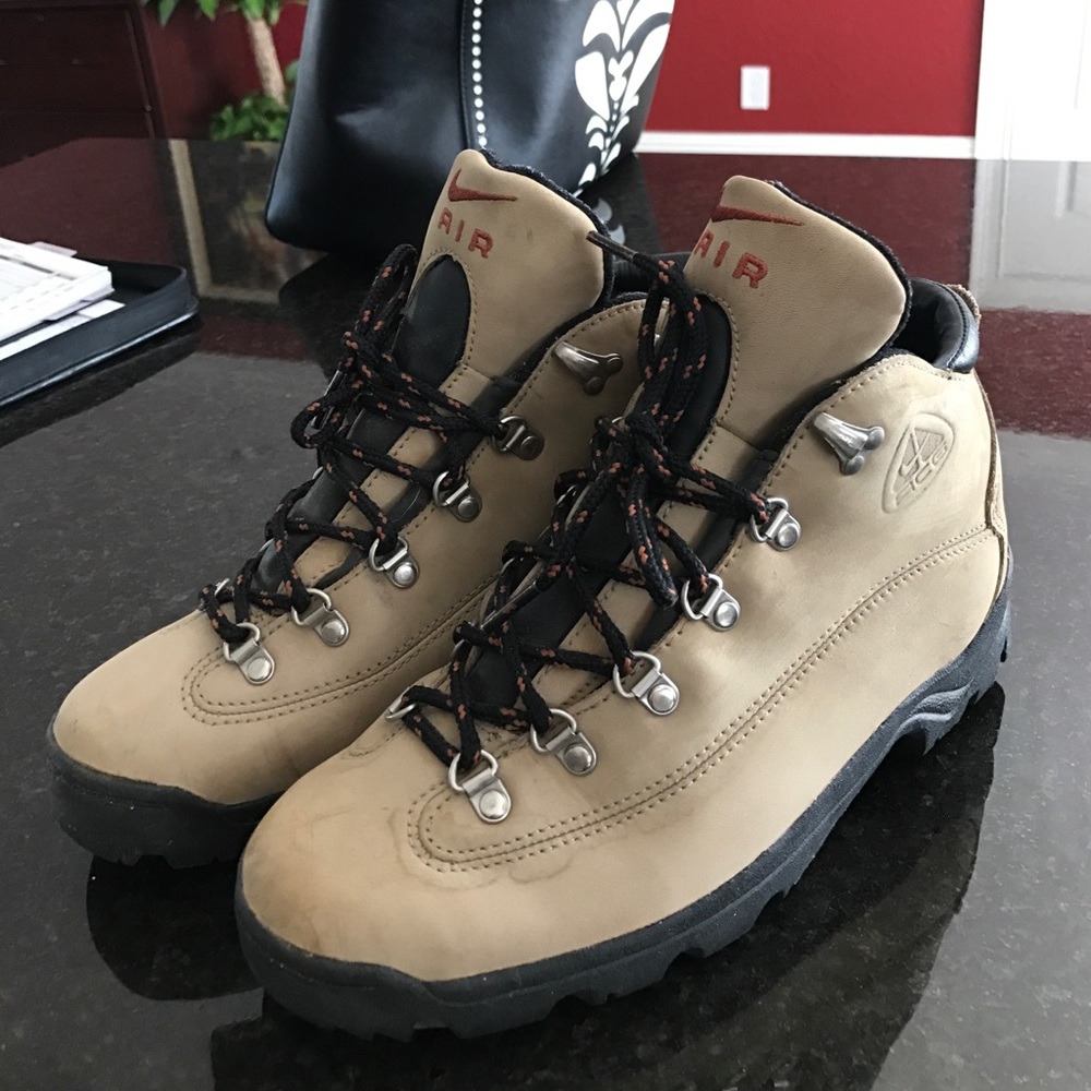 Nike AirWalk Hiking Boots