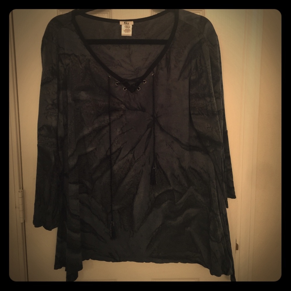 Beautiful top with beading on tassels
