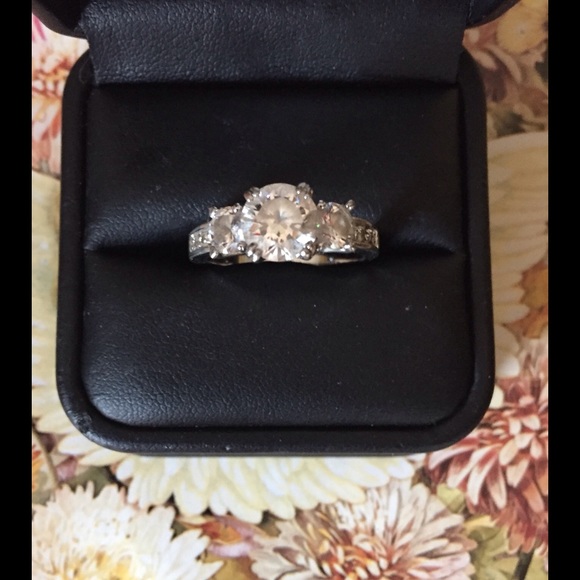 Sterling Cubic Zirconia Ring - Picture 1 of 3