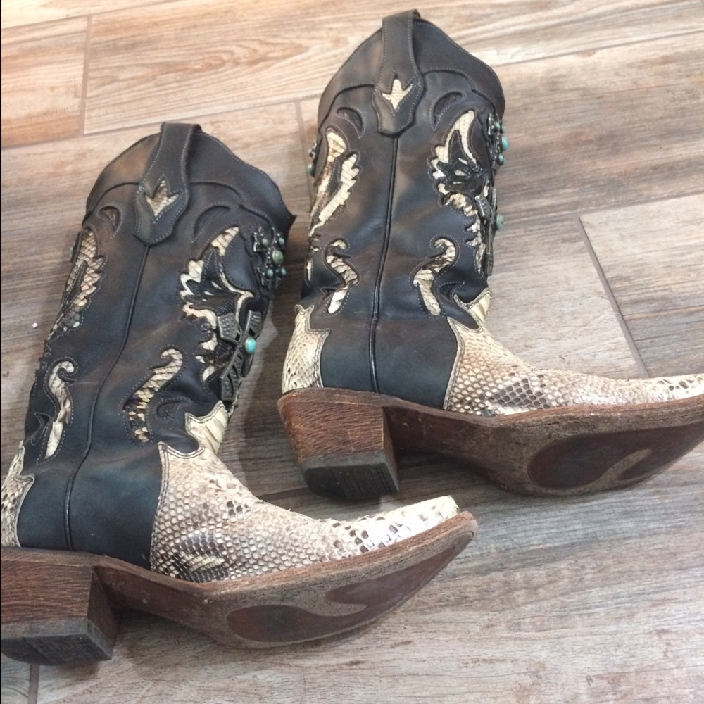 Corral boot,  black jeweled snake.