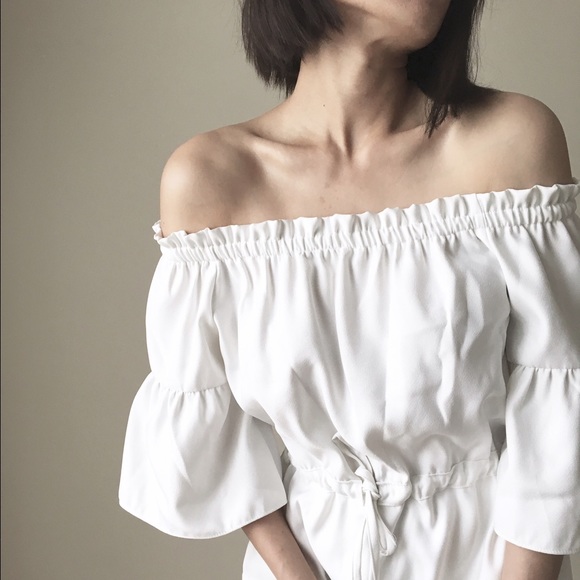 White out high quality off shoulder romper. SALE - Picture 3 of 5