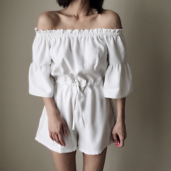 White out high quality off shoulder romper. SALE - Picture 4 of 5