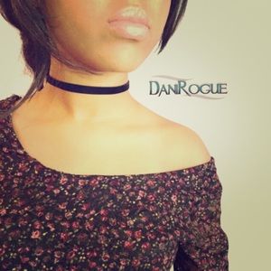 Adorable black velvet choker!