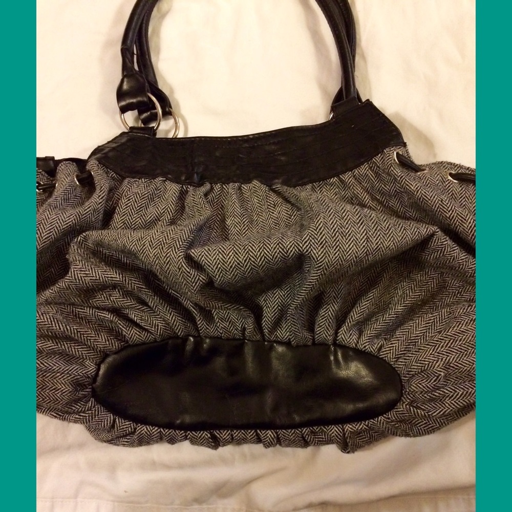 🏵 Terrific Young Lady's Purse 🏵 - Picture 5 of 5