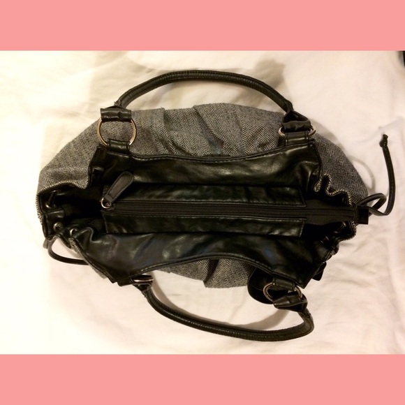 🏵 Terrific Young Lady's Purse 🏵 - Picture 3 of 5