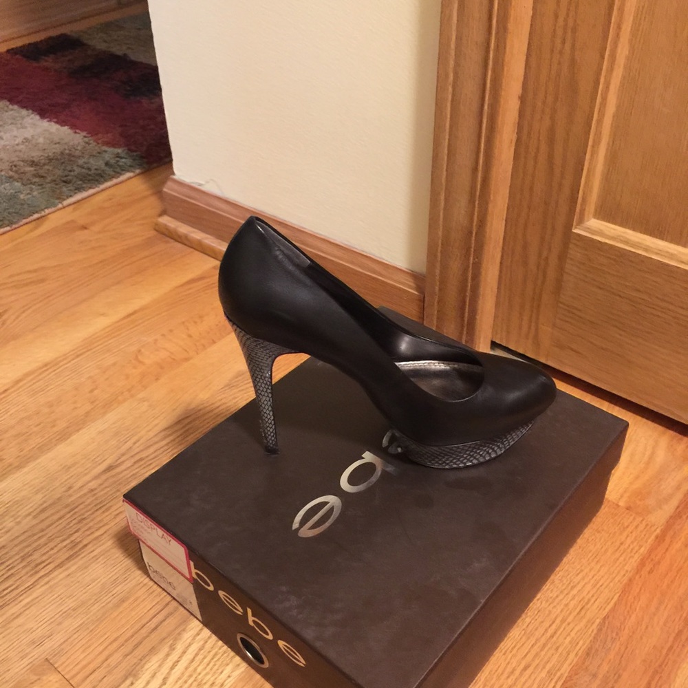 BEBE Veronica black Pump