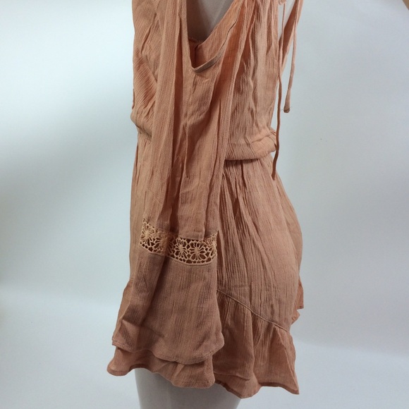 🌻*957 Long bell sleeve romper with lace ✨ - Picture 2 of 4