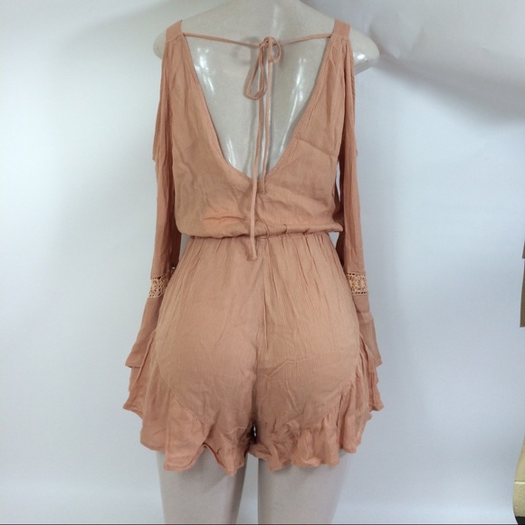 🌻*957 Long bell sleeve romper with lace ✨ - Picture 3 of 4