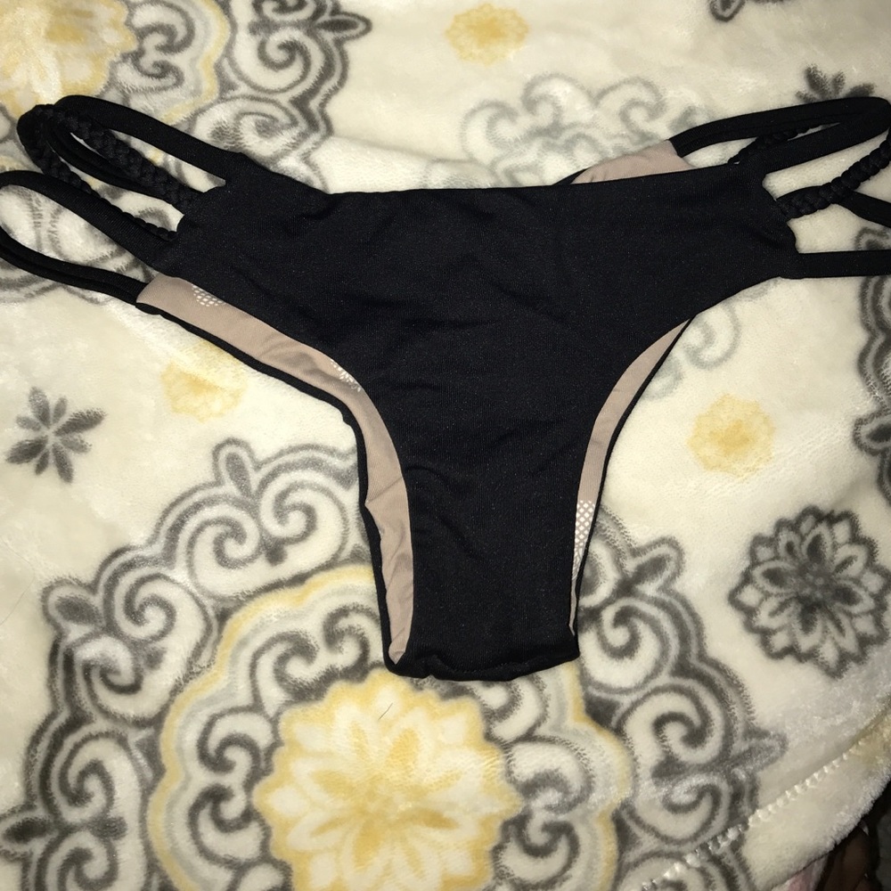 ❌SOLD❌Midori bikinis black emmie bottoms