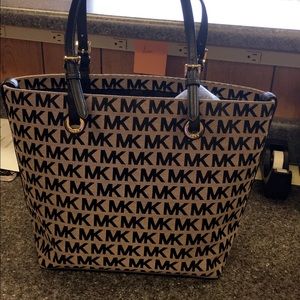 ✨SALE✨Michael Kors Logo Tote