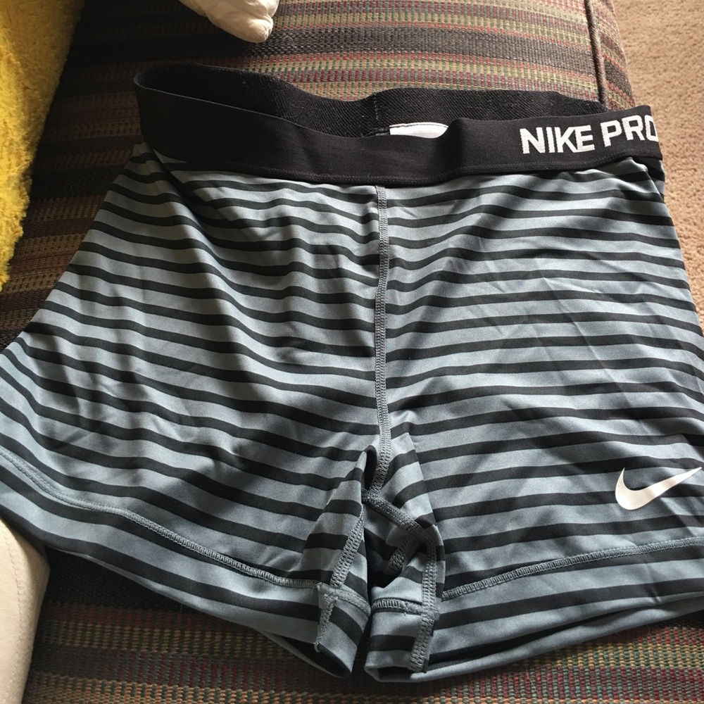 Gray and black striped Nike dri fit shorts, sz xl