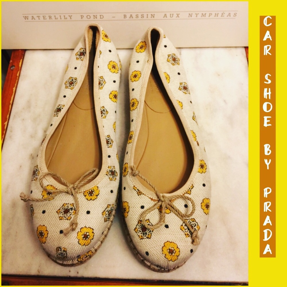 SALE🌷8.5/9-CAR SHOE BY PRADA CANVAS FLORAL FLATS
