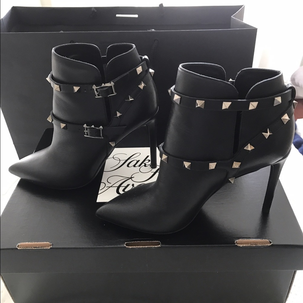 SOLD Valentino rockstud black noir leather booties