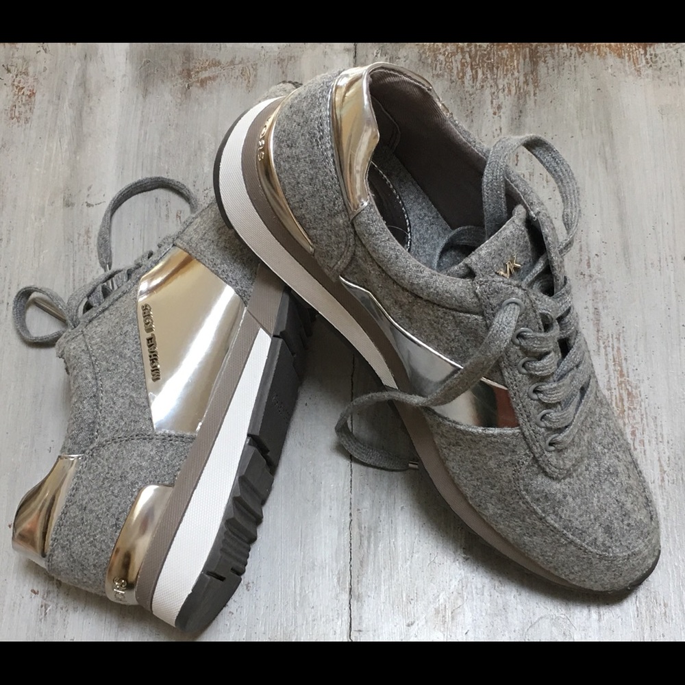 🌸Last Chance!!!🌸MK Allie Trainer Flannel shoe🌷