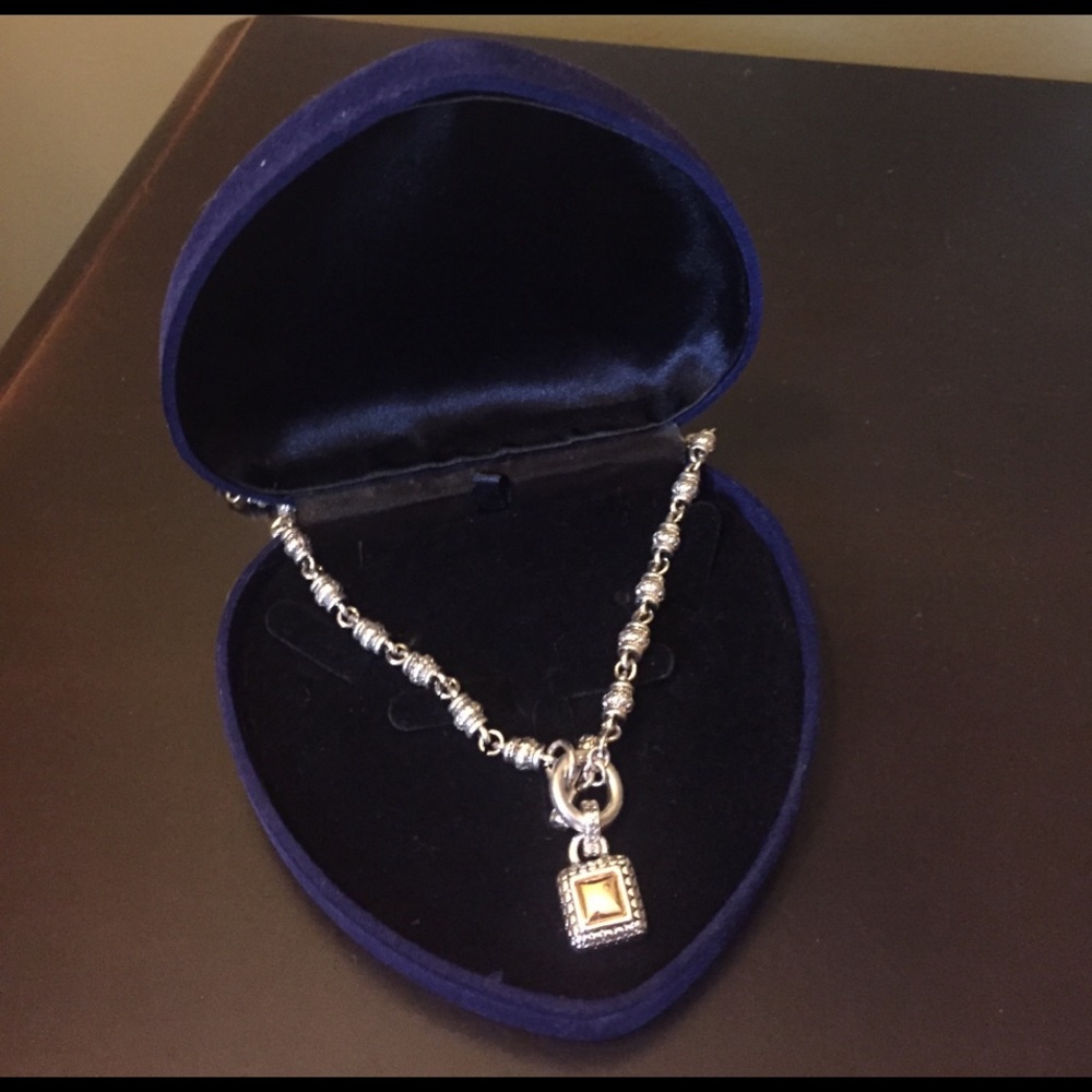 Fun fashion necklace 🎀