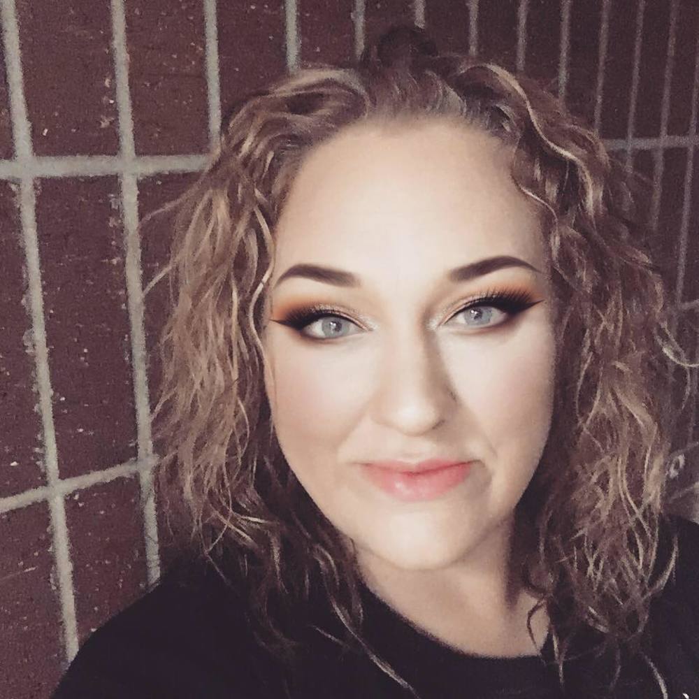 Meet your Posher, Cassandra